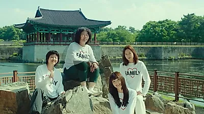 Lee Jung-eun and Gong Hyo-jin star in 'The Journey to Gyeong-ju'