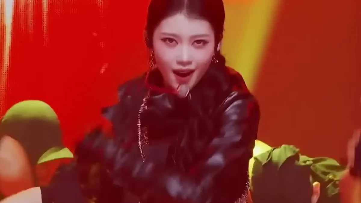Xiaoting thể hiện thần thái đầy lôi cuốn trong màn trình diễn LEGEND tại M Countdown
