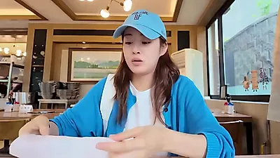 Kang So-ra finds freedom through paragliding during parenting break