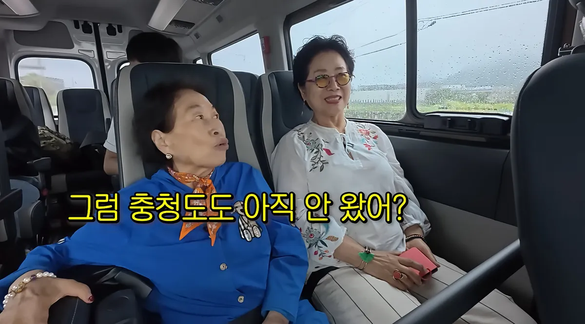 Jeon Won-ju and Sunwoo Yong-nyeo Discuss Silver Town Tours Inside a Car