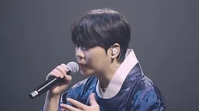 Jung Seung-hwan previews 10th anniversary concert with emotional performance