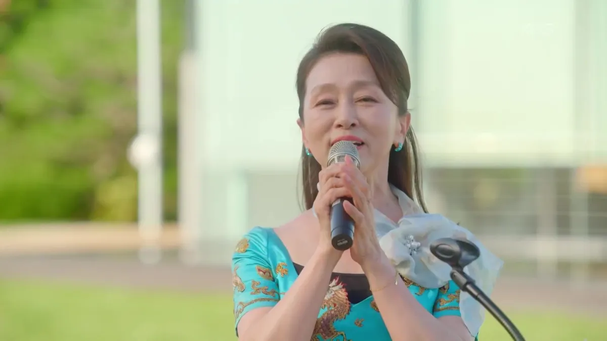¡Ríe a carcajadas, sueña sin límites y ama con todo el corazón! La familia se reúne en la ceremonia de develación del busto de Lee Ho-jae