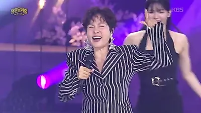 Jeong Su-ra proves her unrivaled stage presence with 'City Street'