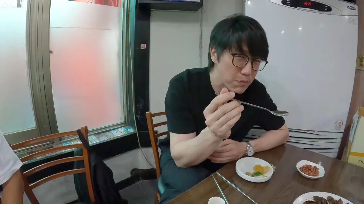 Sung Si-kyung visita el restaurante 'Bokhyangwon Panjeom' en Chungmuro: 'Es tan delicioso que no hace falta ir a Daerim-dong'