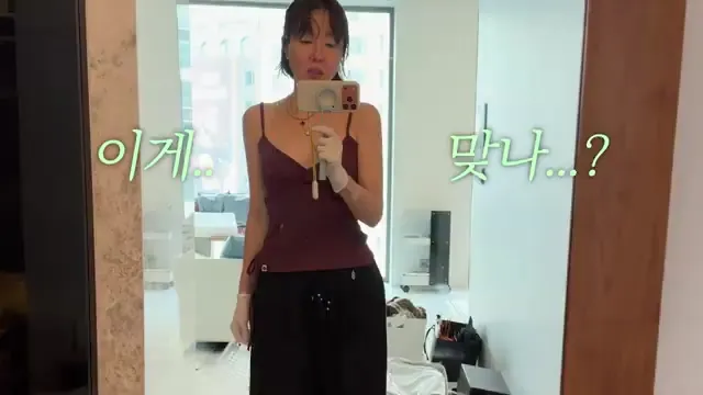 オム・ジウォン、引っ越し作業中に鏡の前で身だしなみをチェック — YouTube: Umjeewon