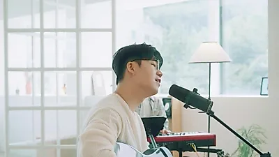 Hong Dae-kwang revela un nuevo encanto con la versión acústica de 'Seasons Full of You'
