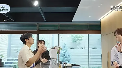 Lee Seok Hoon and Son Jun-ho bring soulful live music to Ubari Cafe