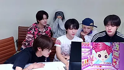 VAYONN connects with fans in lively broadcast featuring makeup game