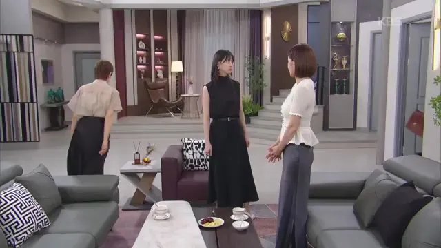 Jang Seo-hee đối đầu với Trưởng phòng Choi trong phân cảnh phim truyền hình 'Bẫy Dục Vọng' của KBS