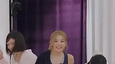 Red Velvet wins dinner menu after dark '5-person 6-leg' mission