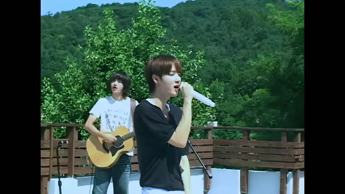 AxMxP Performs '10 Reasons to Meet Me' in Outdoor Live Clip
