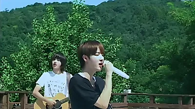 AxMxP proves vocal talent with '10 Reasons to Date Me' live performance