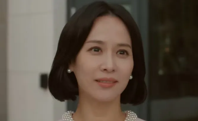 Jo Yeo-jeong smiles during behind-the-scenes footage of Coupang Play's 'Affairs Are Not the Problem Right Now'
