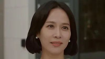 Kim Hye-soo and Cho Yeo-jeong trade thriller tension for laughter on set