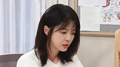 Uhm Hyun-kyung delivers tearful sincerity over torn blueprint