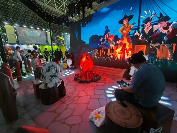 A booth featuring a set recreation of the scenery from Tir Chonaill / Photo=Nexon