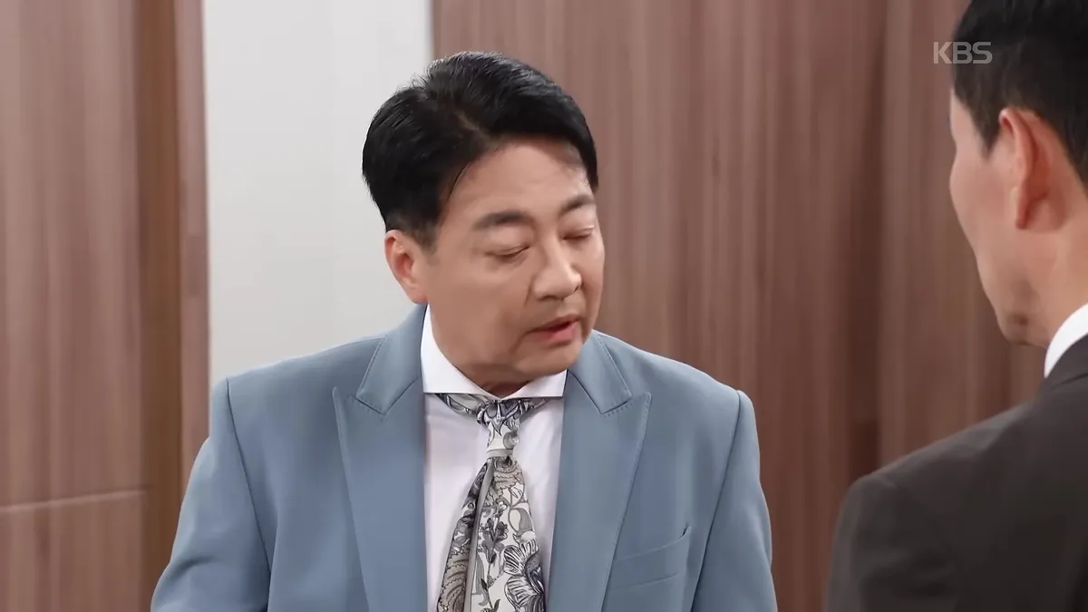 Cảnh đối đầu căng thẳng giữa Yoon Da-hoon và Jung Ho-bin về vấn đề điều tra ngầm tại văn phòng