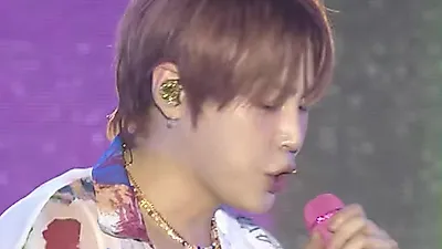 Ha Sung Woon cautivó en Boryeong con su presentación de 'Strawberry Gum'