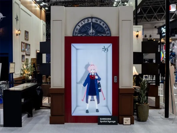 3D Character Hologram of 'Astra Oratio' Displayed at Samsung Special Zone in NCSoft Booth