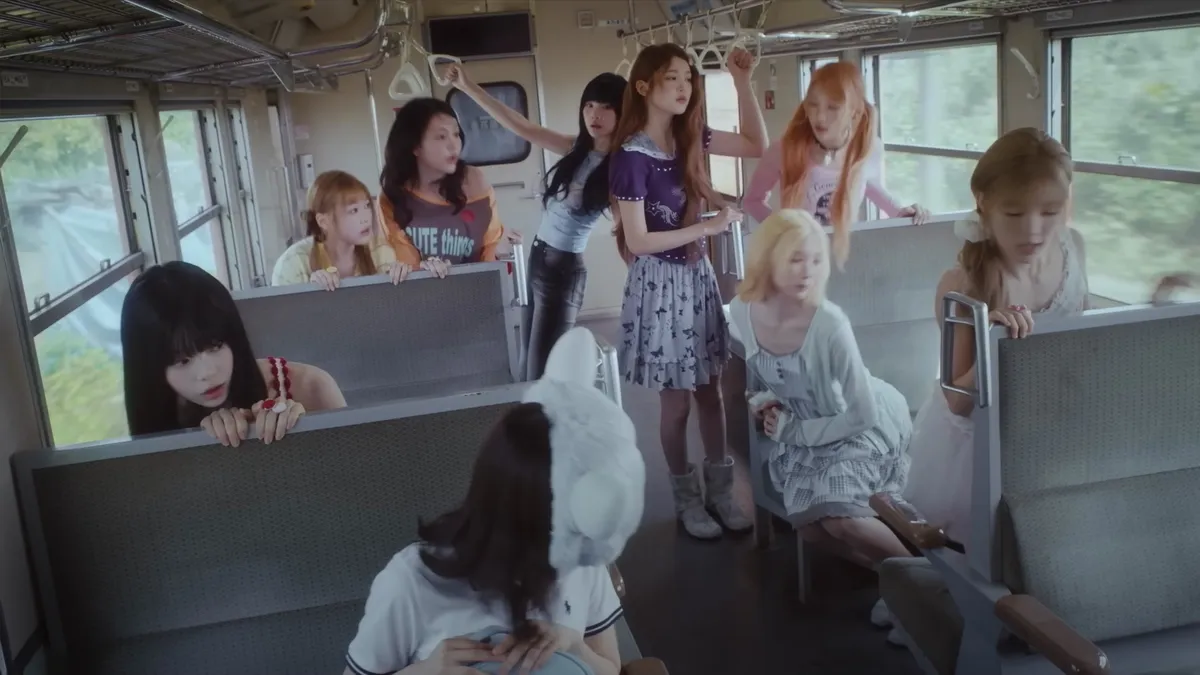 Hearts to Hearts members appear together in train scene from ICONIC HEART MV teaser — YouTube: SMTOWN