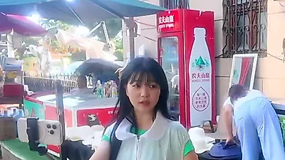 Áo khoác bia gây sốt SNS Trung Quốc: Uống 3.5L bia bằng ống hút