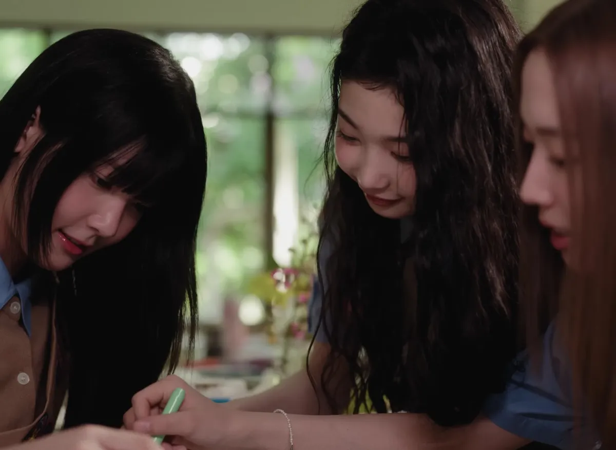 TUIDE(トゥイード)のエレナ、サキ、セアが公式映像「TUNE & PLAY」で共演