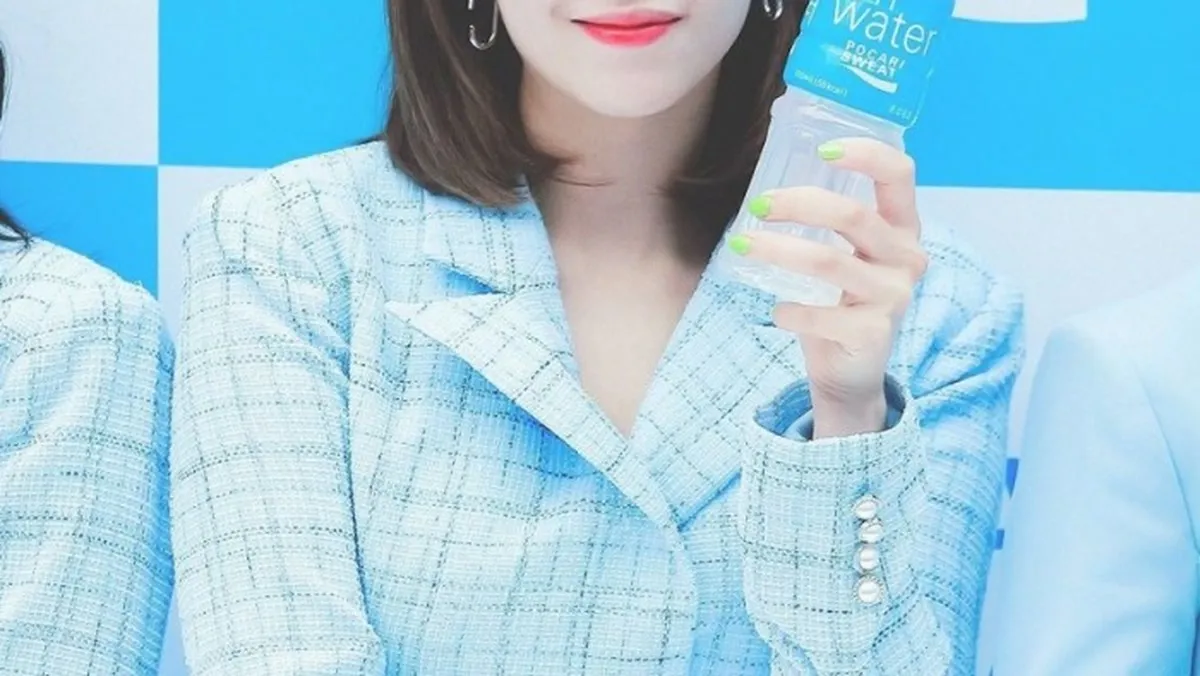TWICEジョンヨン、済州島での近況を公開…「美貌の全盛期」を取り戻した健康的な姿に注目