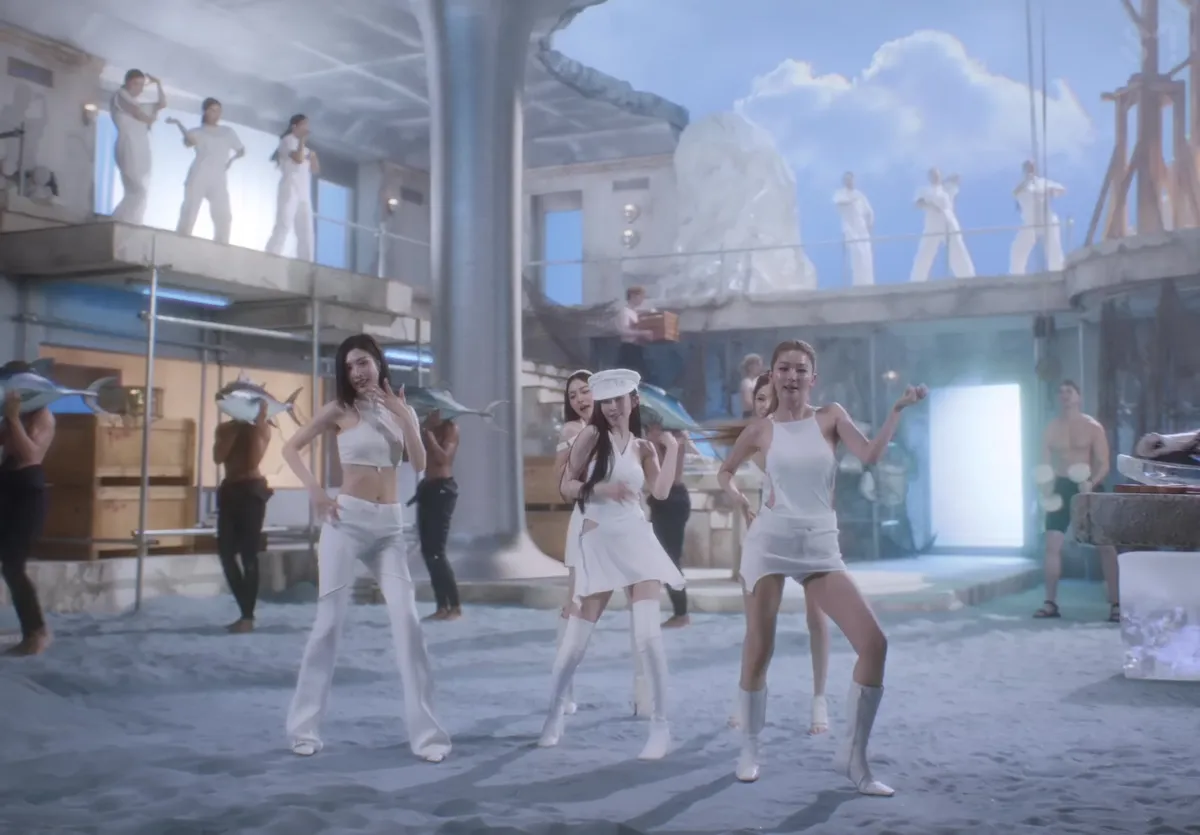Red Velvet、'Surfin' Boy' MVで白の衣装を纏いパフォーマンスを披露