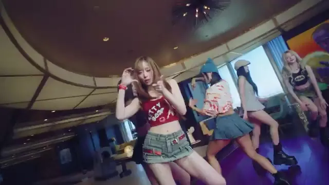 Las integrantes de X:IN muestran su coreografía en el video de la presentación de Girls On Fire - YouTube