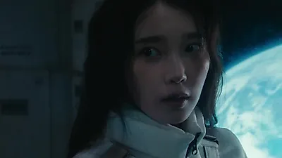IU alcanza los 10 millones de vistas con 'Unknown Planet' en solo 3.8 días