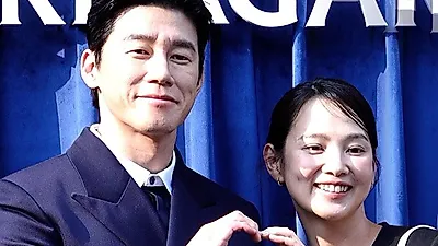 Kim Mu-yeol y Yoon Seung-ah muestran su afecto en evento de moda