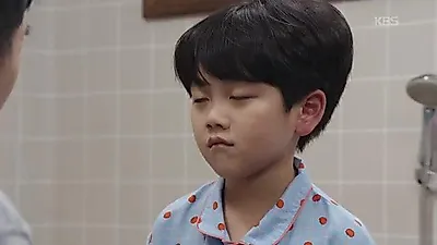 “I’m Not Grandpa’s Grandson?” Yoon Ha-bin’s Sudden Question Wakes the Family Before Dawn