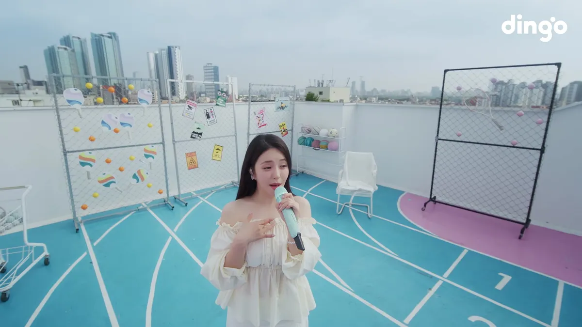 Nam Yu-jeong performs on Dingo Live rooftop stage holding a microphone
