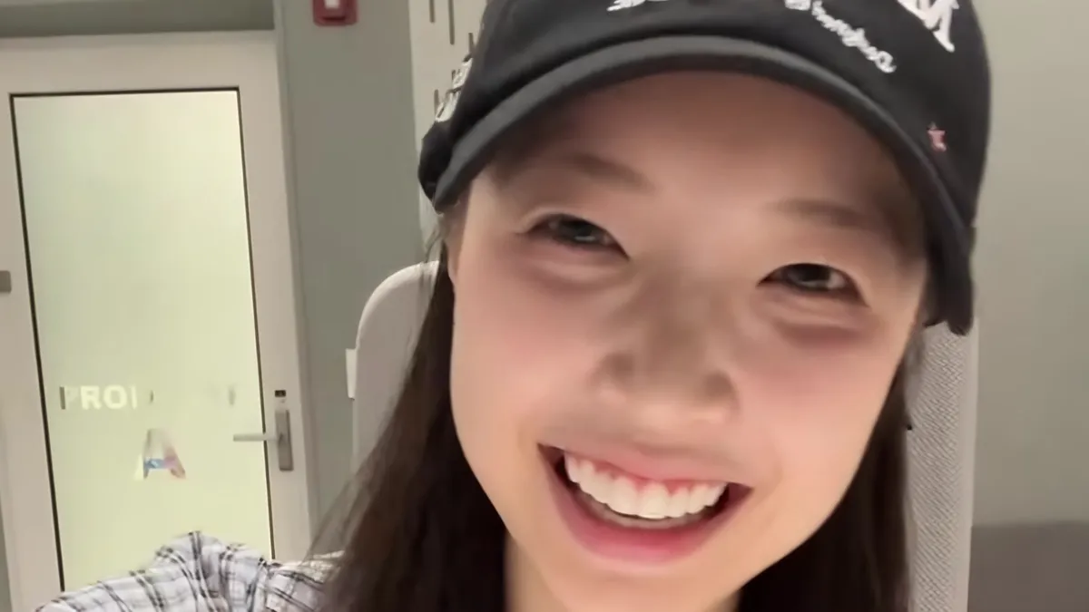 Candy Shop Suhee Unboxes New iPhone 16 Pro Max, Teases October 1st Video Call Fan Signing Event
