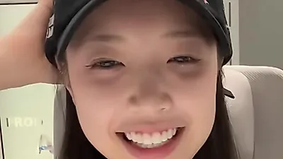 Candy Shop's Soo Hee unboxes iPhone 16 Pro Max, announces fansign