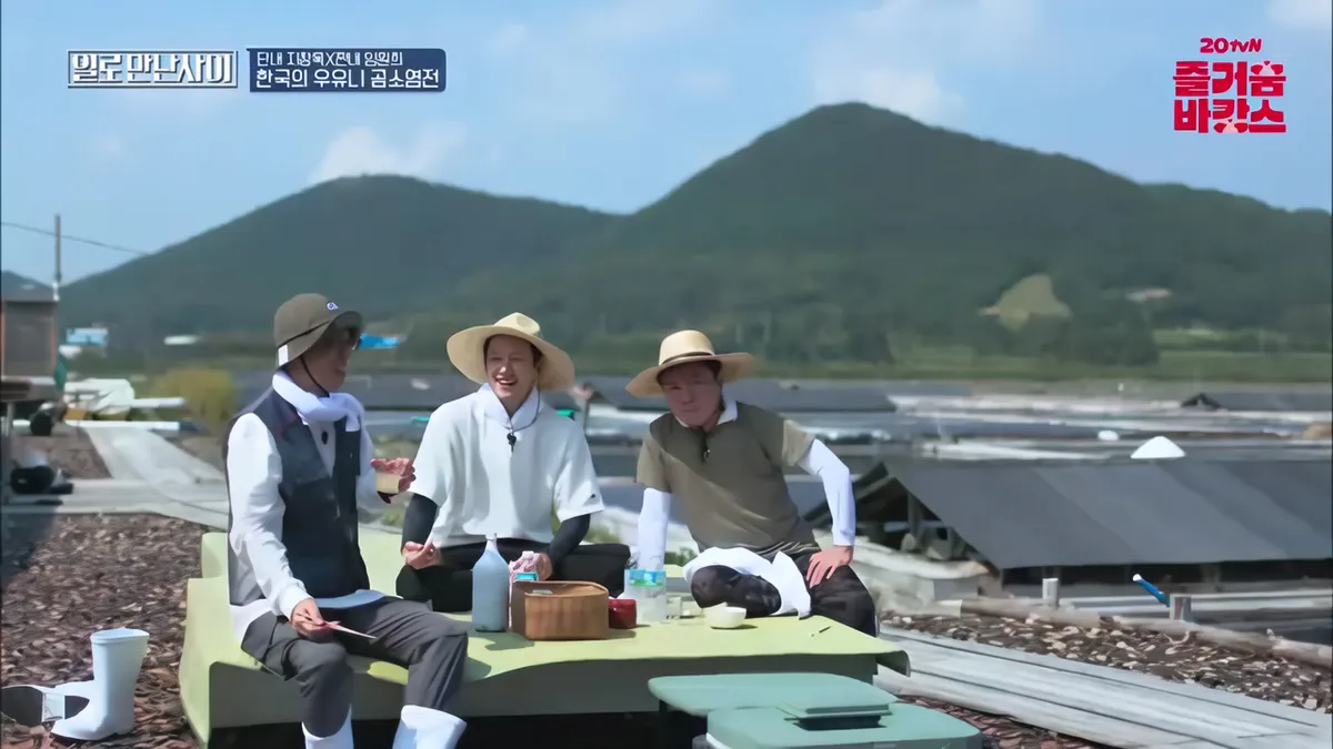Yoo Jae-suk, Ji Chang-wook e Im Won-hee disfrutan de un banquete de salazón al aire libre