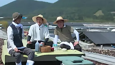 Yoo Jae Suk enjoys summer seafood feast with Ji Chang Wook and Im Won Hee