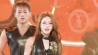 CHUNG HA delivers overwhelming performance with 'México'