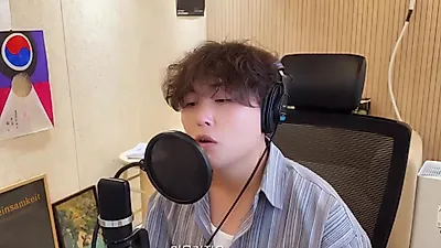Han Dong-geun Reinterprets 'DOWNPOUR' Through Piano, Conveying Restrained Emotion
