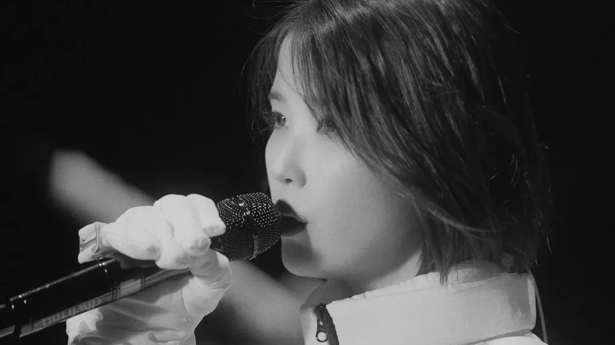 Live Clip 'Unknown Planet' của IU vượt mốc 3 triệu lượt xem trên YouTube