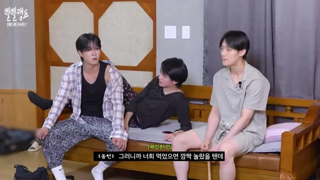 VERIVERY members engage in conversation during indoor filming for V belle cam