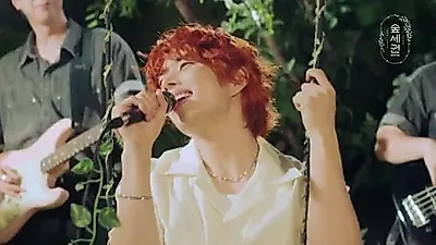 MJ delivers powerful live performance of 'Right..?' in forest