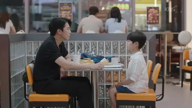 Ha Seok-jin and Yoon Ha-bin Discuss Blood Type Issues During Restaurant Meeting