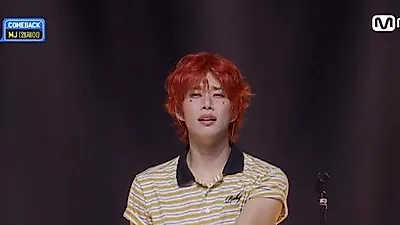 MJ delivers powerful stage energy with '1~10, 1 minute ago (stopped at 9)'