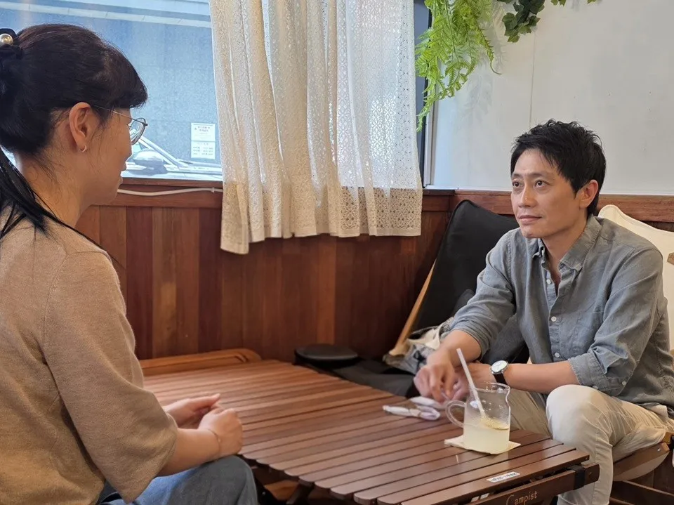 Reporter Gye Kyung-nam Interviews Actor Seo Min-gyun, Who Has Dedicated 33 Years to the Stage
