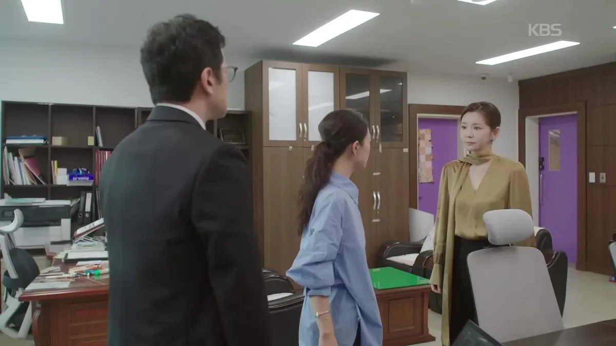 Jang Seo-hee thể hiện vẻ mặt kiên định trước Giám mục trong phim 'Bẫy dục vọng'