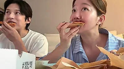Kim Ga-eun and Yoo Seon-woo's rap battle: From 10 years of dating to married life