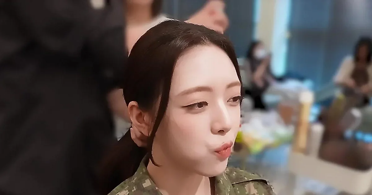 ITZY's Yuna Shouts 'Loyalty!' in Military Uniform on Shinhan Nara Sarang Card Ad Set
