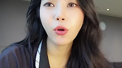 Solar reveals the secret to her sparkling stage eyes with 6 lens picks