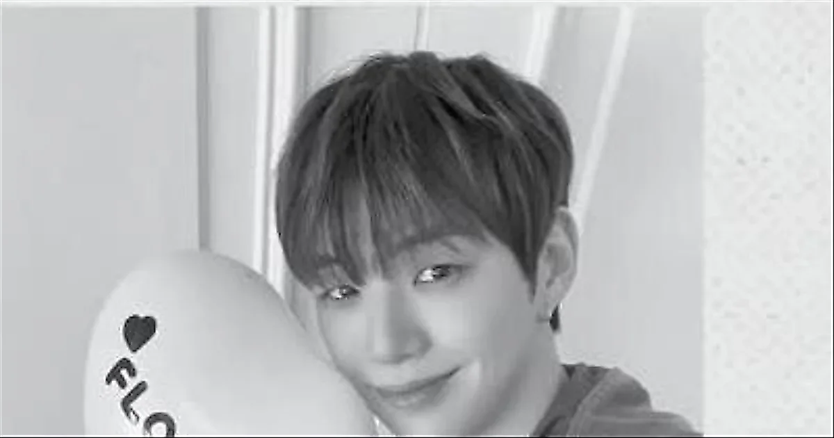 Kang Daniel celebra el 2.º aniversario con su fandom FLOWD